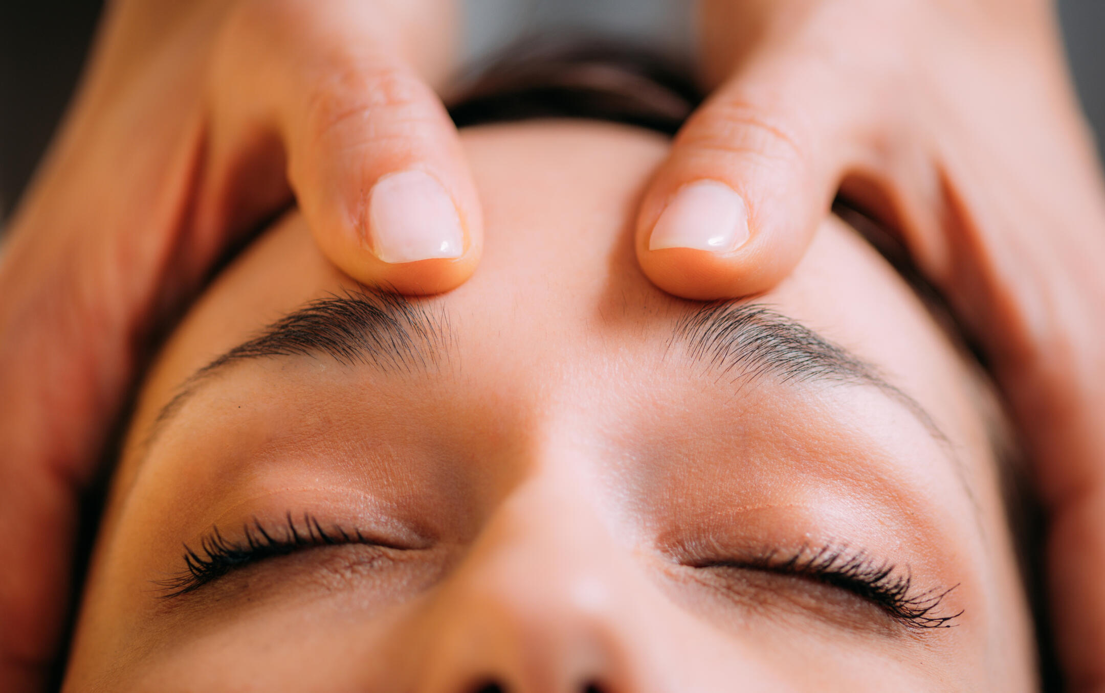Photograph of indian head massage treatments (forehead being treated) provided by Ri Richards BSc, founder of Grangetown Reflexology - fully insured, DBS approved and highly trained to Level 6 Holistic Massage & Level 5 Clinical Reflexology and Aromatherap